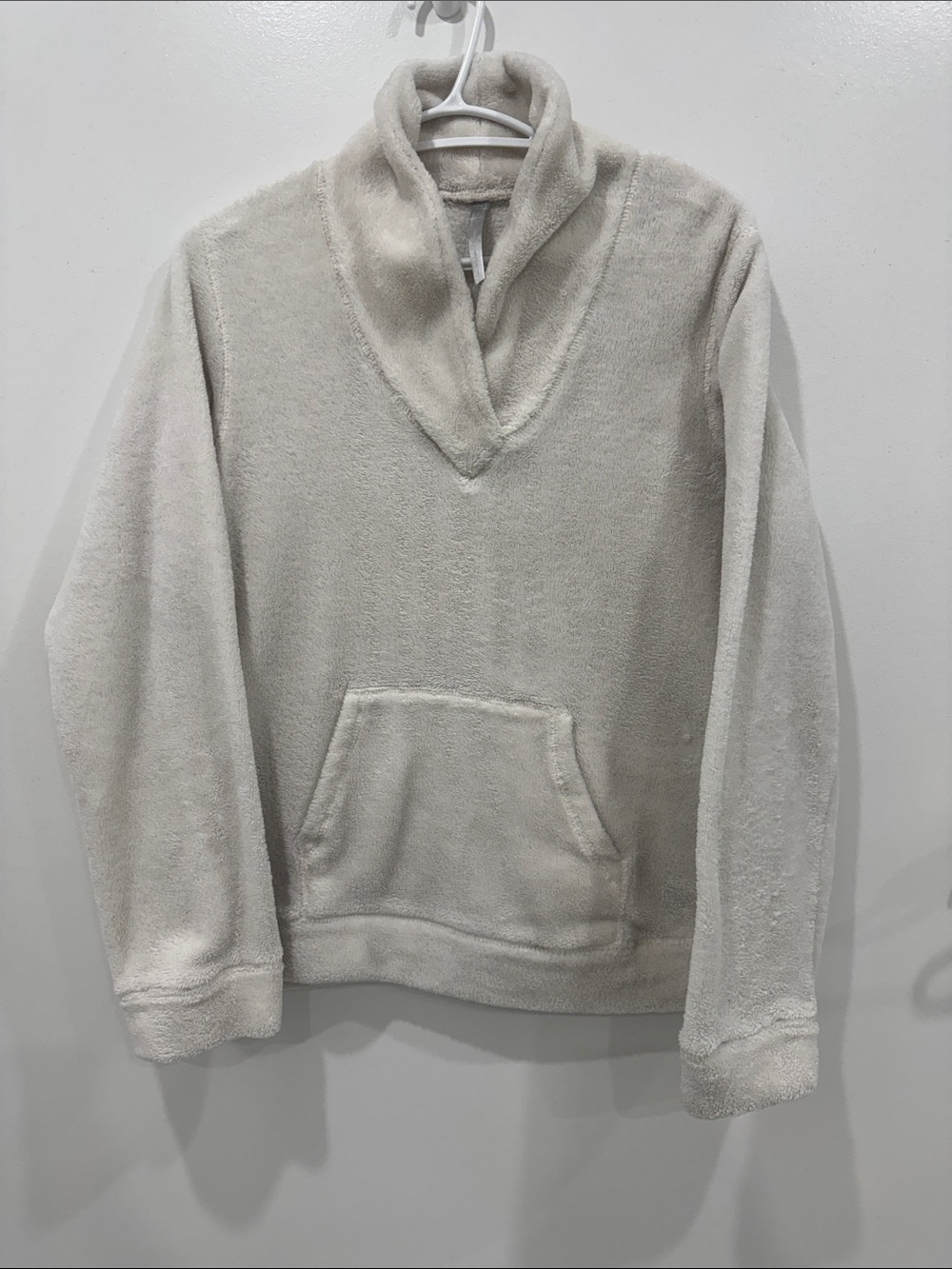 Denver Hayes Cream Fleece Cowl Neck Pullover Small